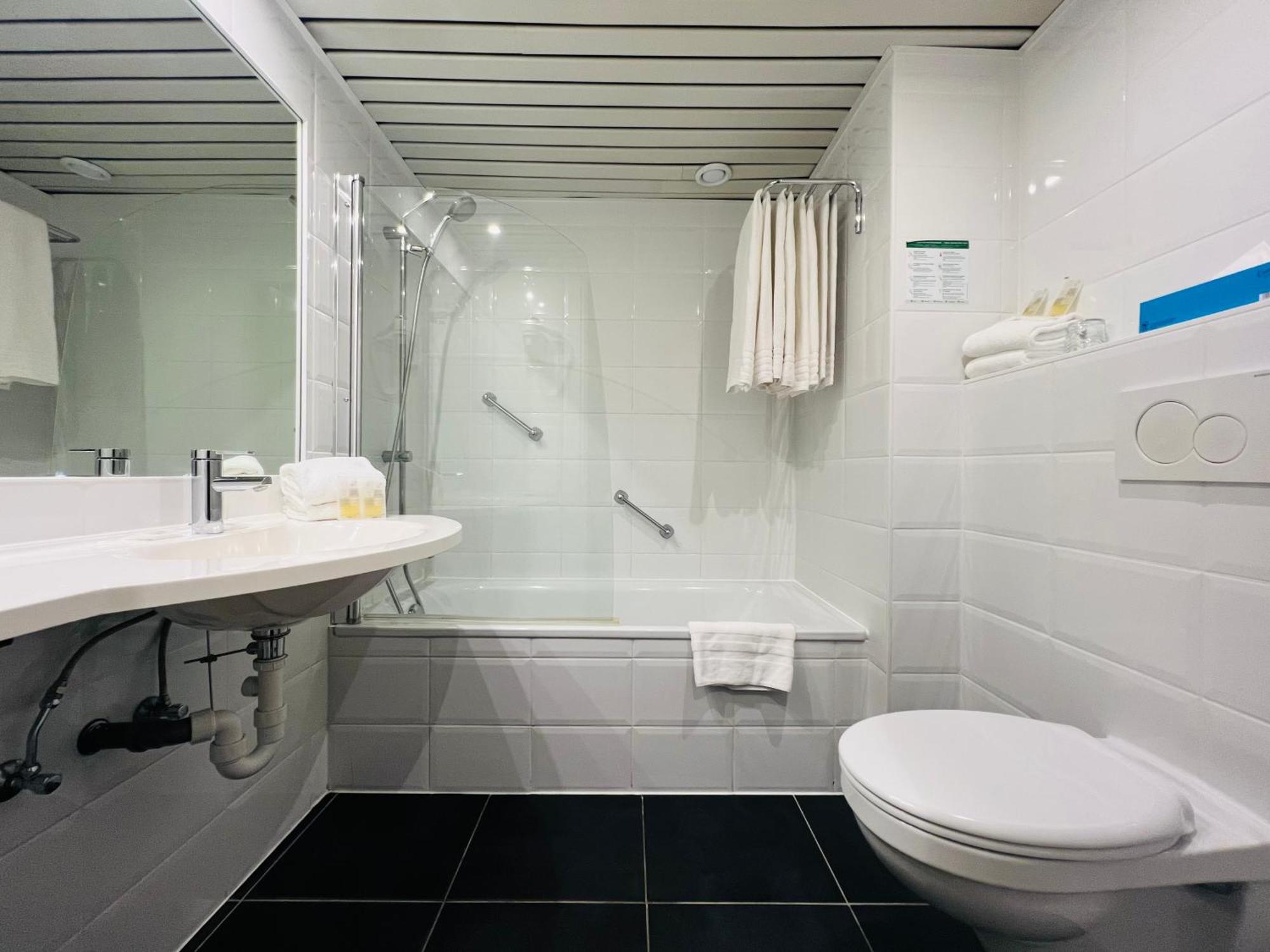 Small Single Room,1544402047:JPEG